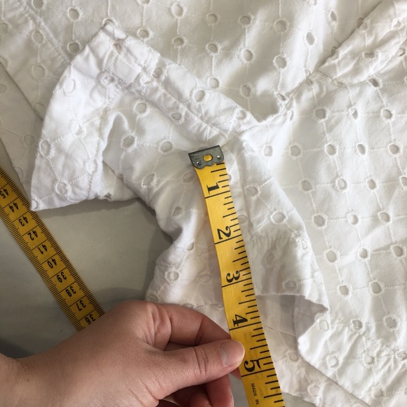 Gap white eyelet shorts size 2 Euc - Picture 7 of 7